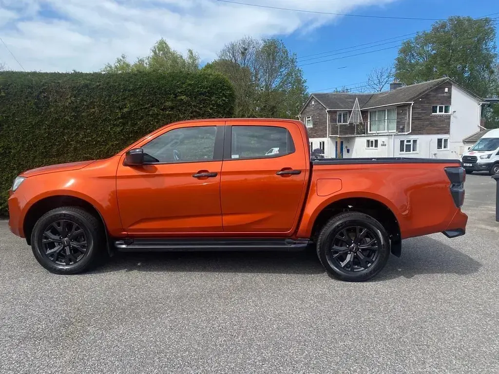 Used Isuzu D-Max 2023 Orange Pickup