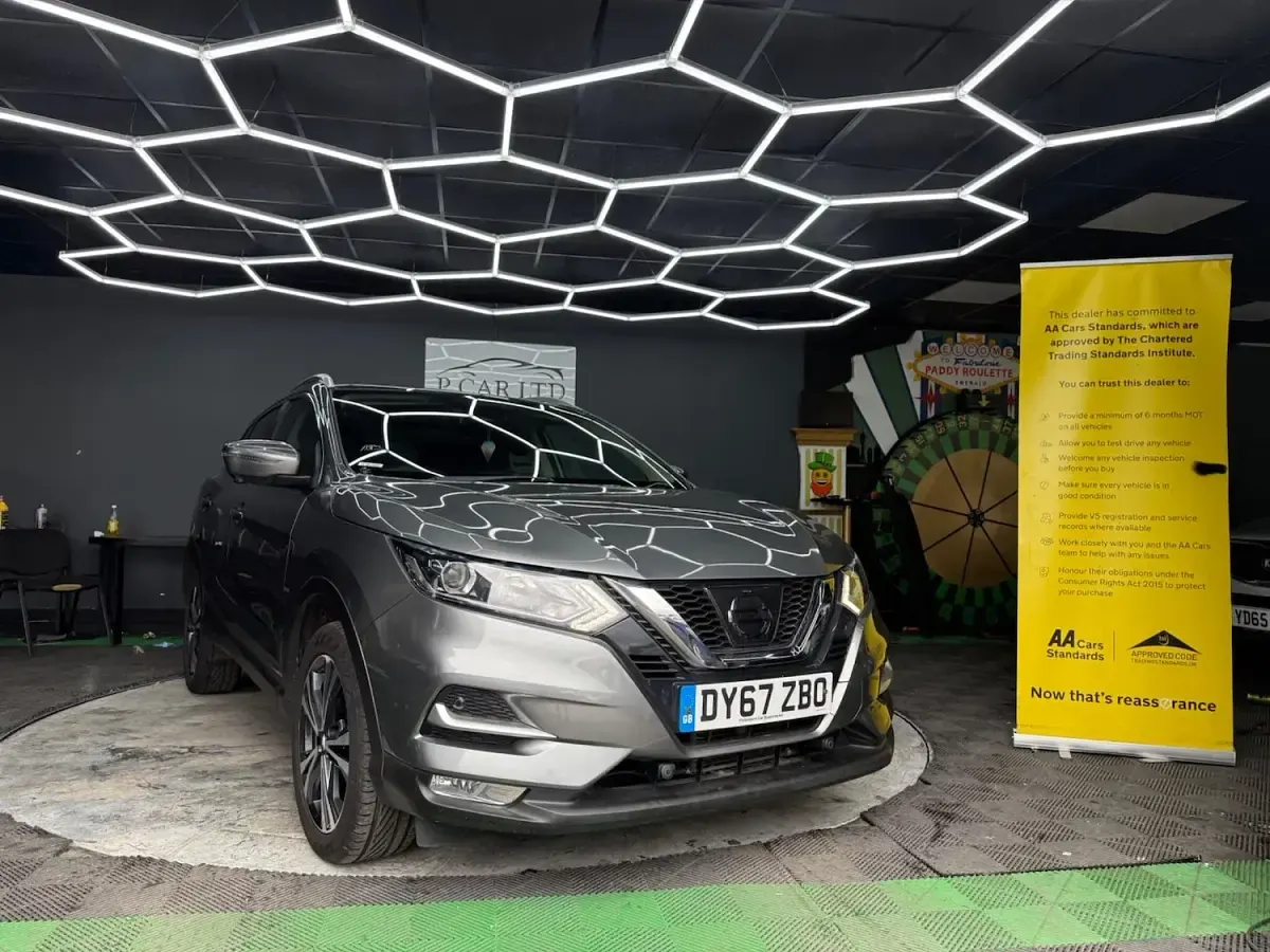 Used Nissan Qashqai N-Connecta 130 HP (95 kW) 2017 Grey SUV