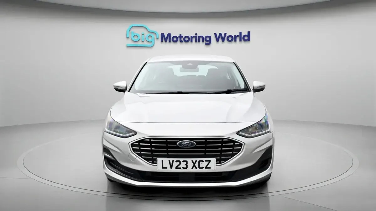 Usado Ford Focus Titanium 125 HP (91 kW) 2023 Prateado Citadino