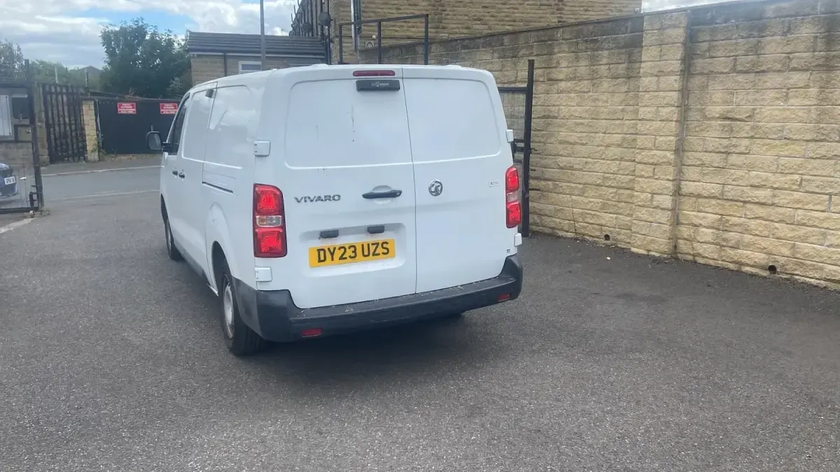 Used Vauxhall Vivaro 100 HP (73 kW) 2023 White MPV