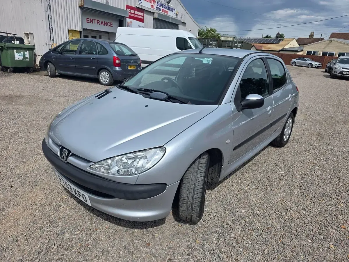 Used Peugeot 206 90 HP (66 kW) 2003 Silver Hatchback