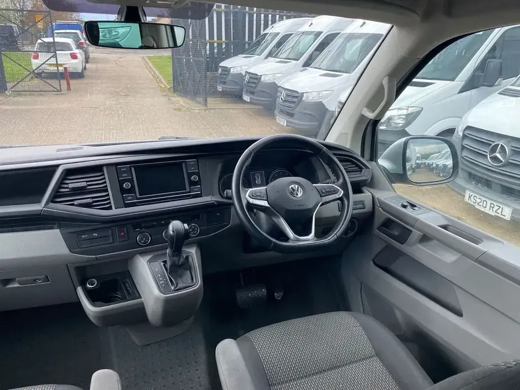 Usado VW Transporter Highline 150 CV (110 kW) 2020 Plateado Van