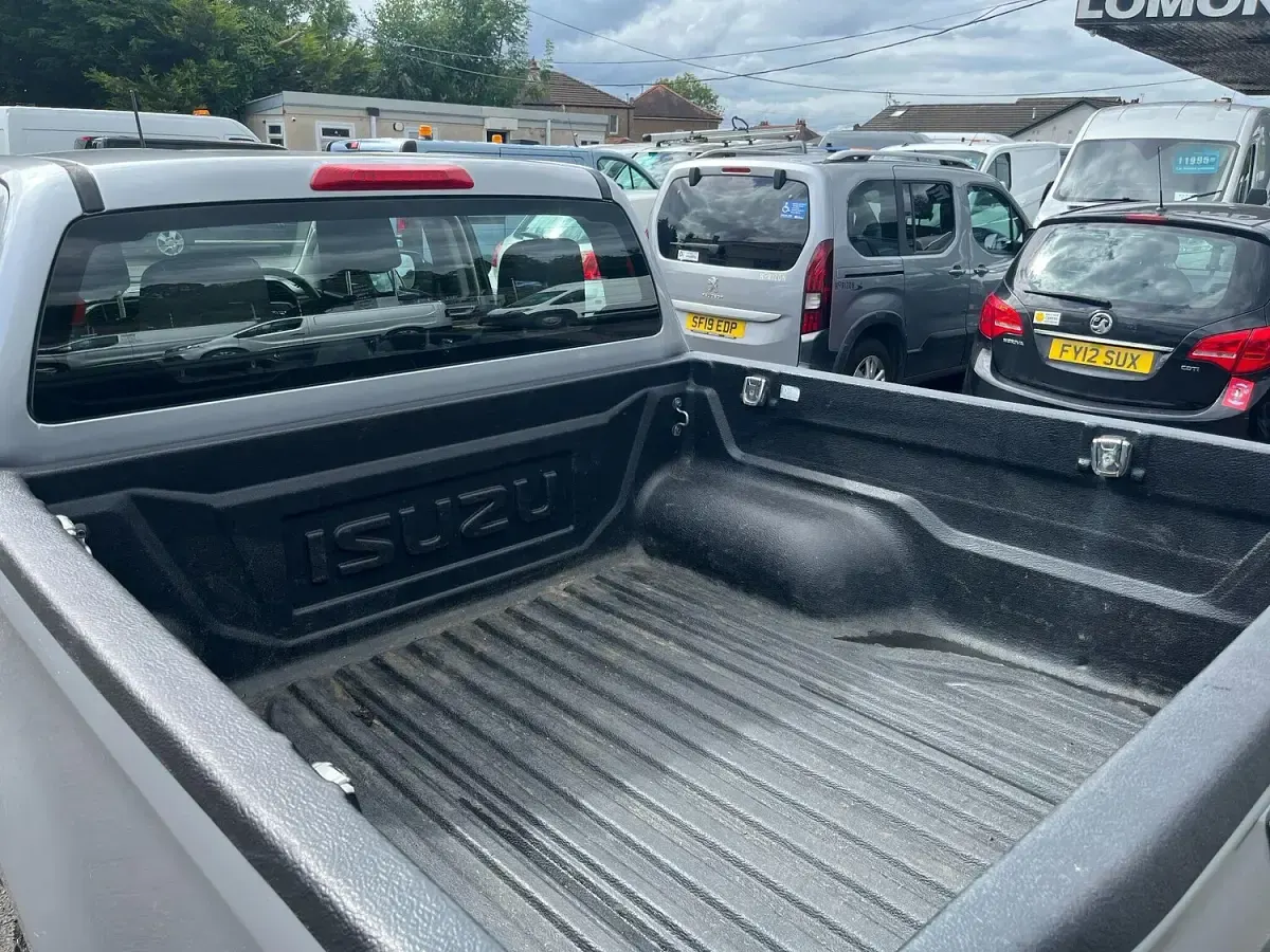 Used Isuzu D-Max 163 HP (119 kW) 2021 Silver Pickup