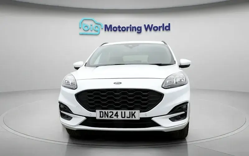 Used Ford Kuga ST-Line 224 HP (164 kW) 2023 White SUV