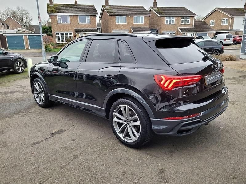 Begagnad Audi Q3 Black Edition 2022 Svart SUV