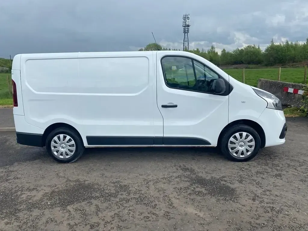 Usado Renault Trafic Business 120 HP (88 kW) 2019 Branco Monovolume