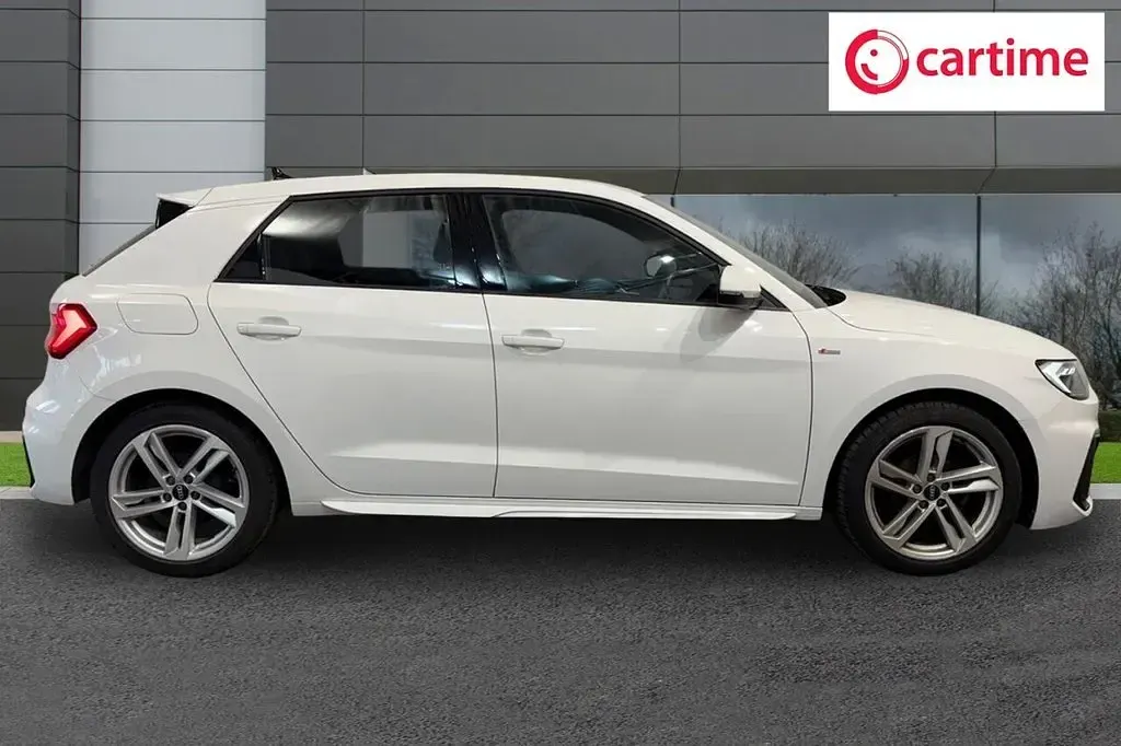 Used Audi A1 Sportback S-Line 95 HP (69 kW) 2022 White Hatchback