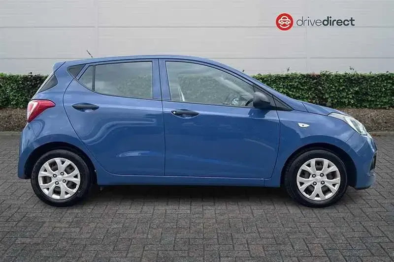 Used Hyundai i10 67 HP (49 kW) 2016 Blue Hatchback
