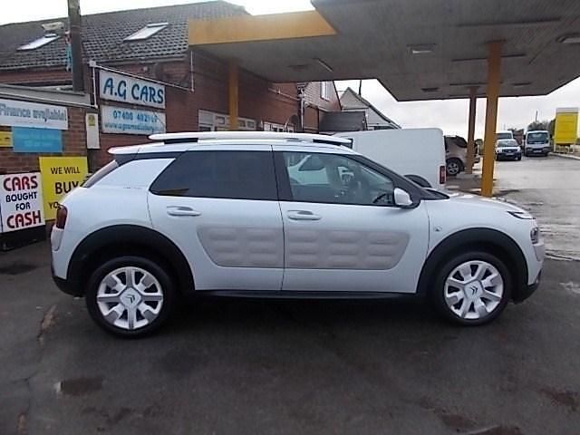 Used Citroën C4 Cactus 109 HP (80 kW) 2017 White Hatchback