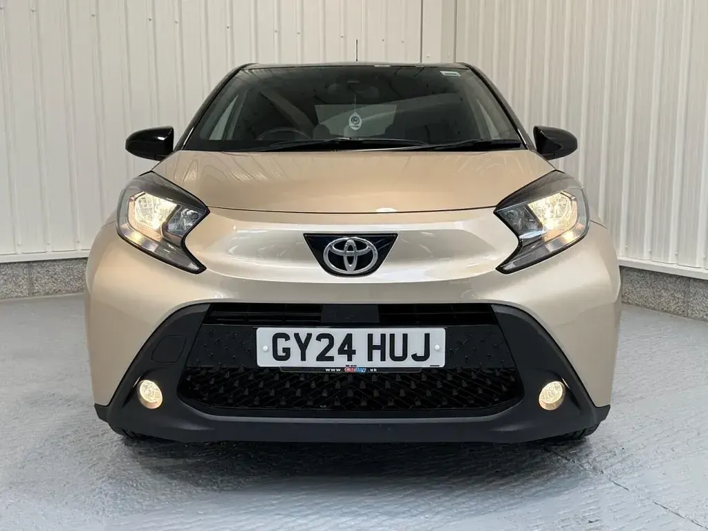 Used Toyota Aygo X 72 HP (52 kW) 2024 Beige SUV