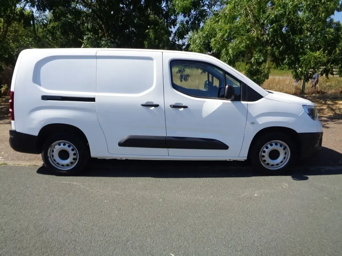 Used Vauxhall Combo 100 HP (73 kW) 2021 White MPV