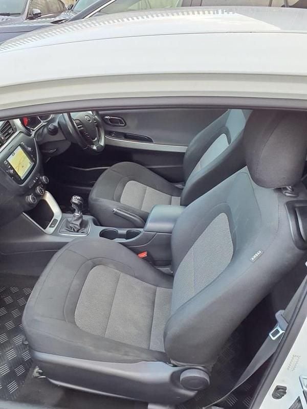 Used Kia ProCeed 134 HP (98 kW) 2017 White Hatchback