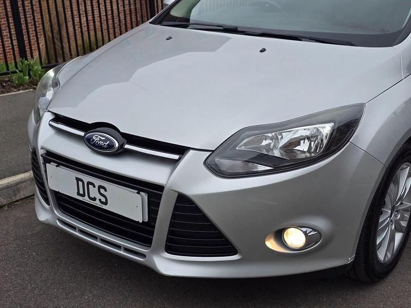 Used Ford Focus Titanium 115 HP (84 kW) 2014 Silver Hatchback