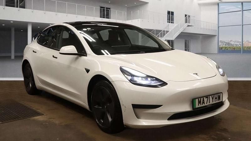 White Used 2021 Tesla Model 3 Standard Range Plus Sedan | £13,850 (Good price) - Image 1/4