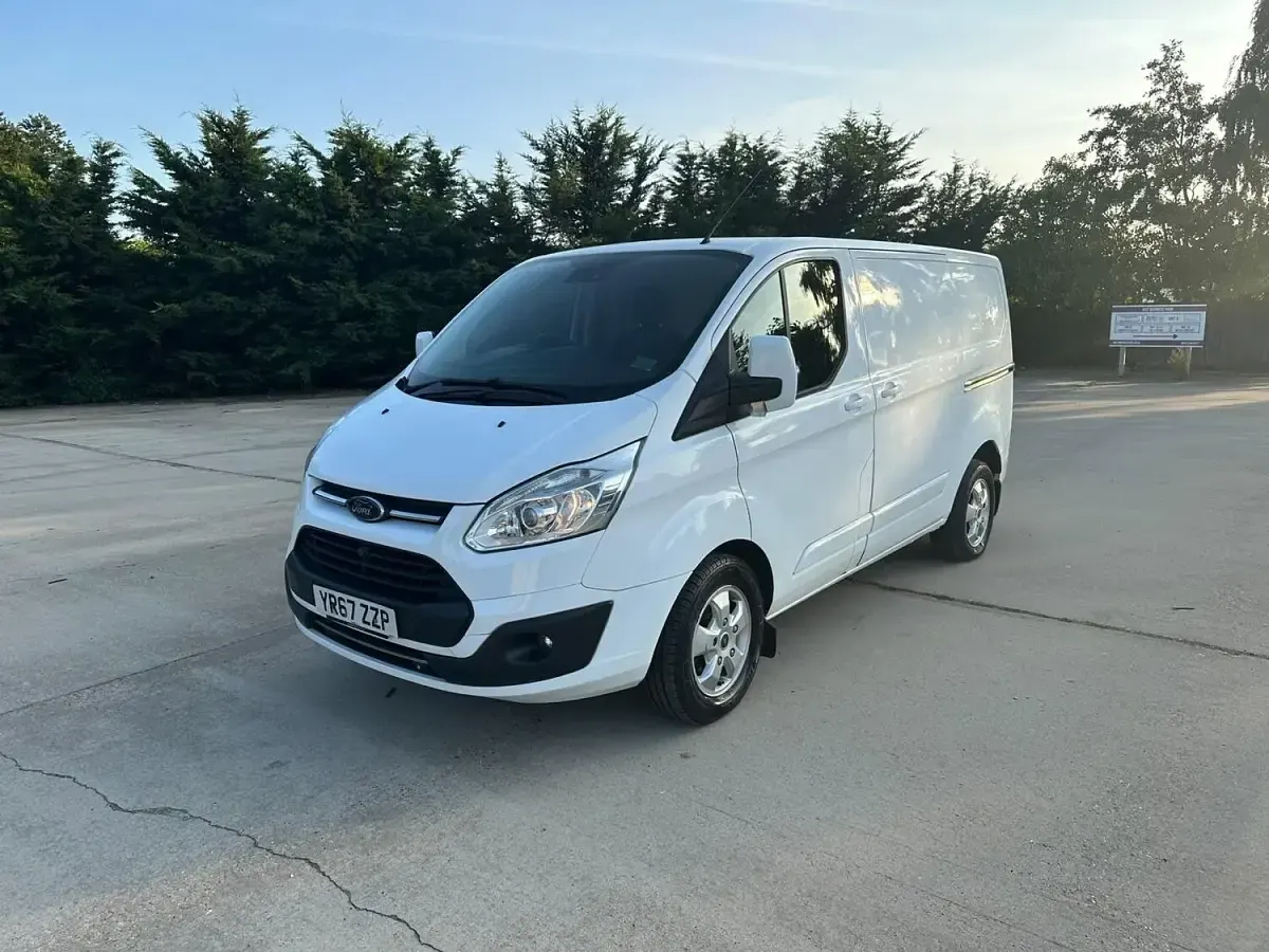 Used Ford Transit Custom Limited 130 HP (95 kW) 2017 White Van