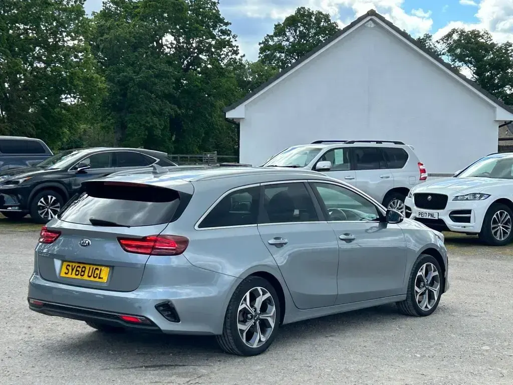 Used Kia Ceed Sportswagon 114 HP (83 kW) 2018 Silver Estate
