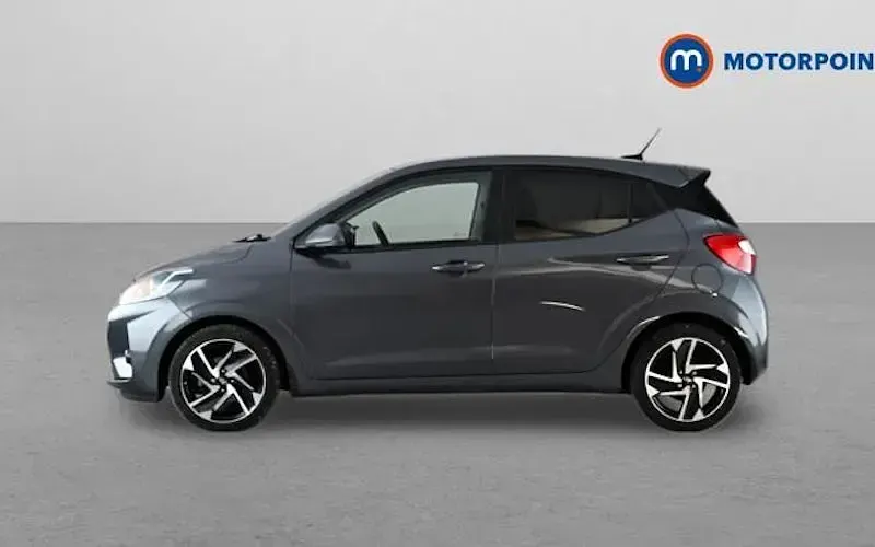 Used Hyundai i10 Premium 84 HP (61 kW) 2023 Hatchback