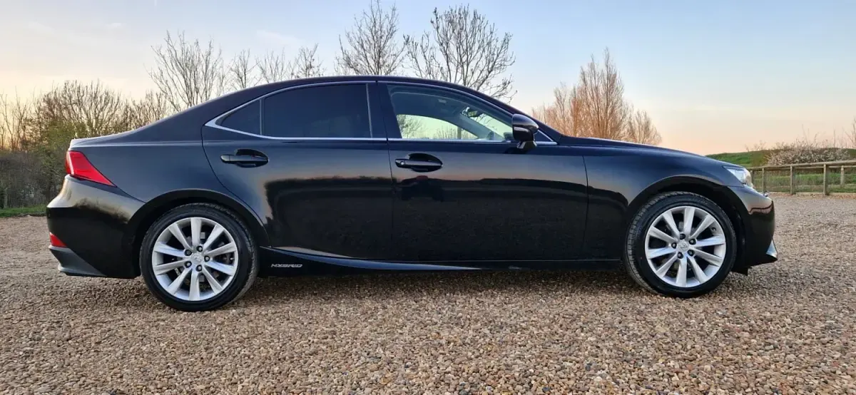 Usado Lexus IS300h Luxury Line 223 CV (164 kW) 2017 Negro Berlina
