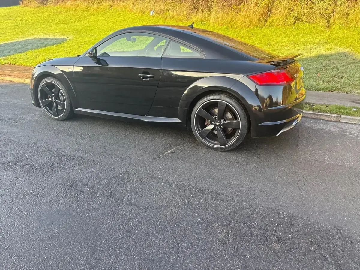 Begagnad Audi TT S-Line 2015 Svart Sportkupé