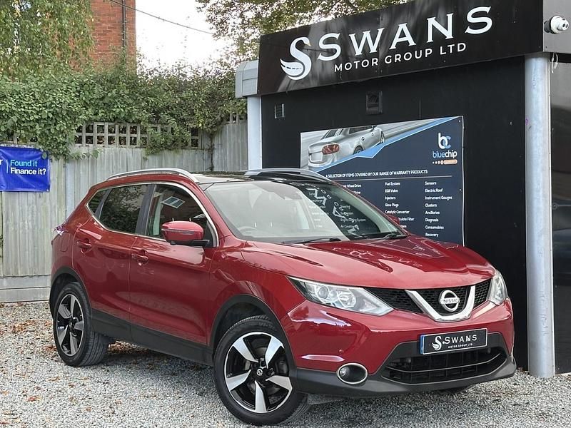 Red Used 2016 Nissan Qashqai N-Connecta SUV | £5,495 (A bit pricey) - Image 1/4