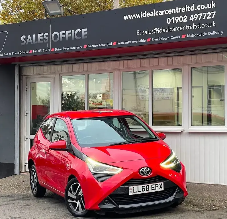 Used Toyota Aygo X-play 71 HP (52 kW) 2018 Red Hatchback