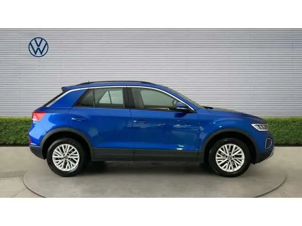 Used VW T-Roc Life 150 HP (110 kW) 2023 Blue SUV