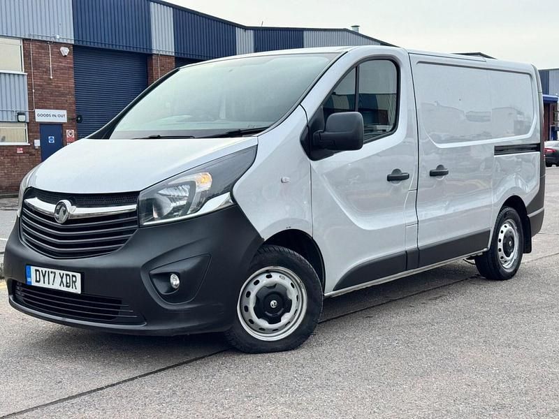 Second-hand Vauxhall Vivaro 2017 Argintiu