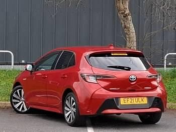 Usado Toyota Corolla Design 122 HP (89 kW) 2021 Vermelho Citadino