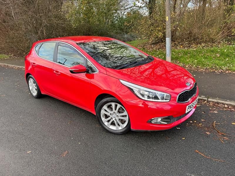 Red Used 2015 Kia Ceed Hatchback | £5,495 (Fair price) - Image 1/4