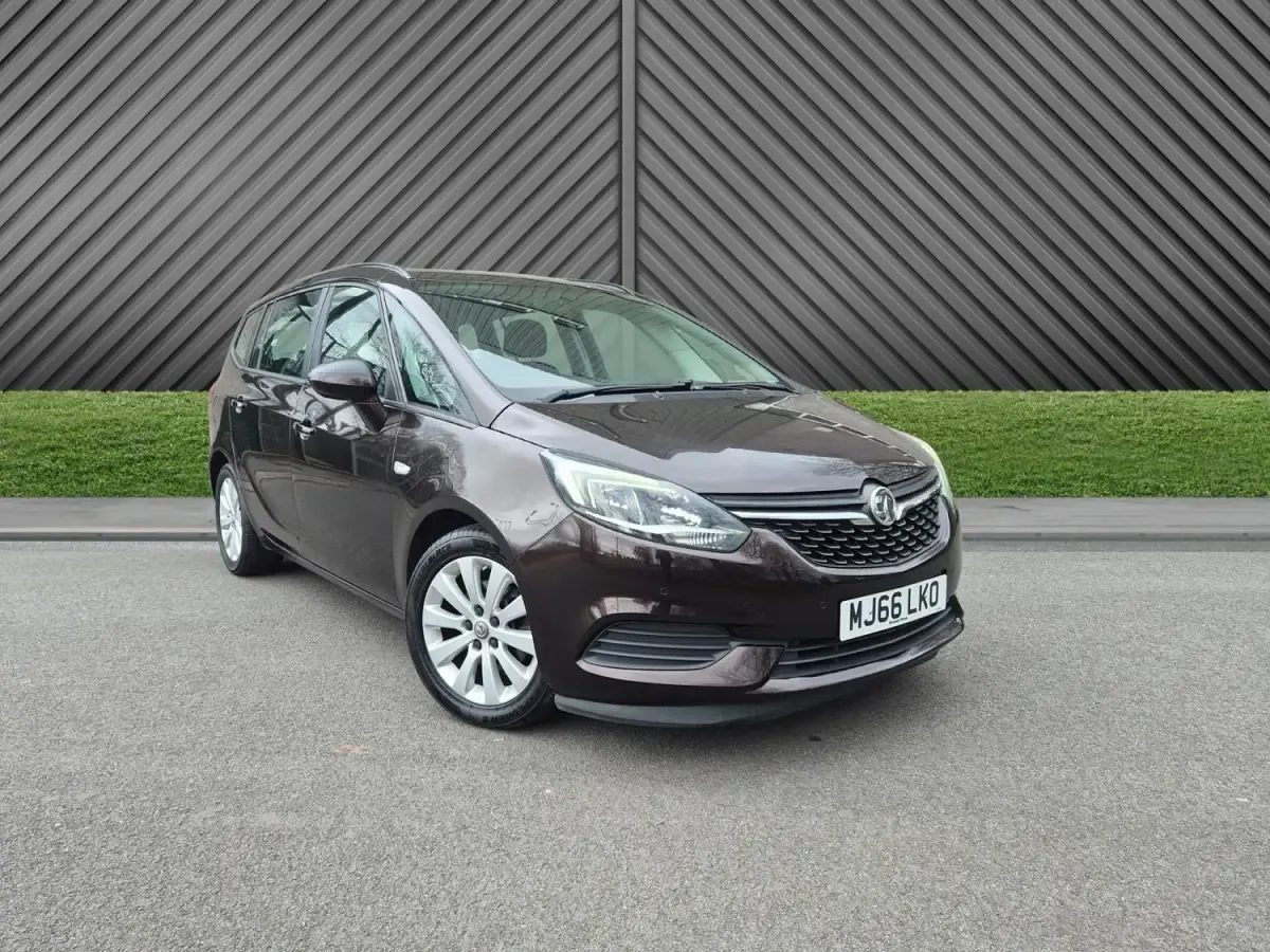 Usado Vauxhall Zafira Tourer Design Edition 140 HP (102 kW) 2016 Castanho Monovolume