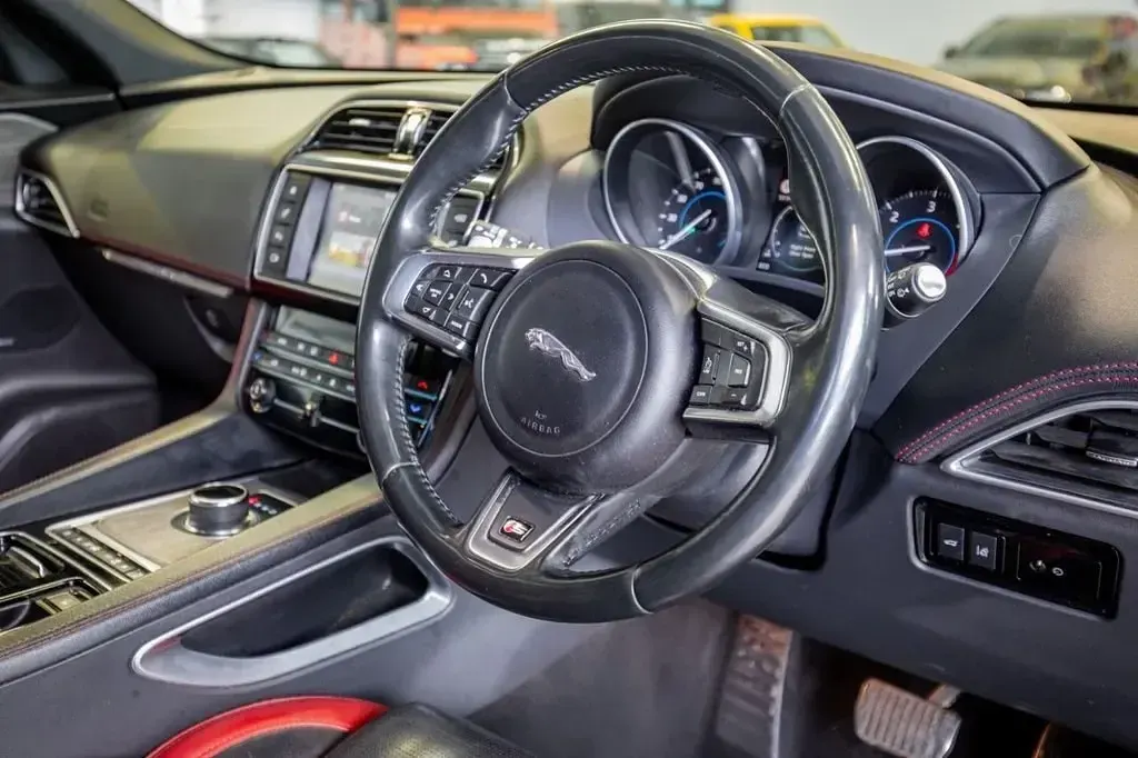 Begagnad Jaguar F-Pace S 300 HK (220 kW) 2016 Röd SUV