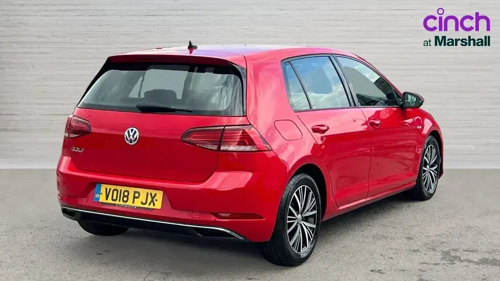Used VW Golf VII SE 130 HP (95 kW) 2018 Tornado red
