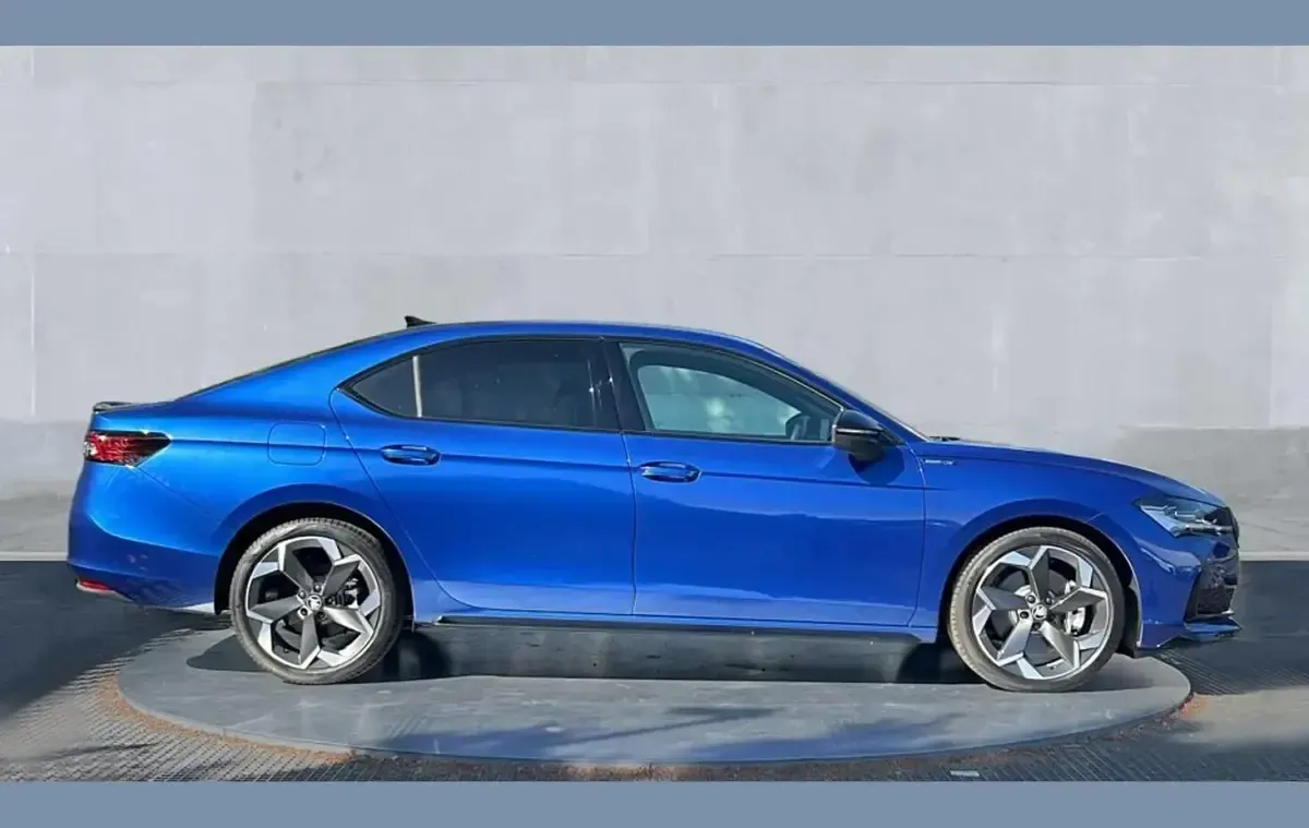 New Skoda Superb SportLine 204 HP (150 kW) 2026 Cobalt blue metallic Hatchback