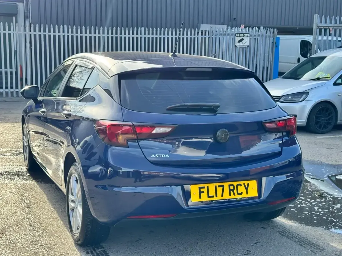 Gebraucht Vauxhall Astra Design Edition 2017 Blau Kleinwagen