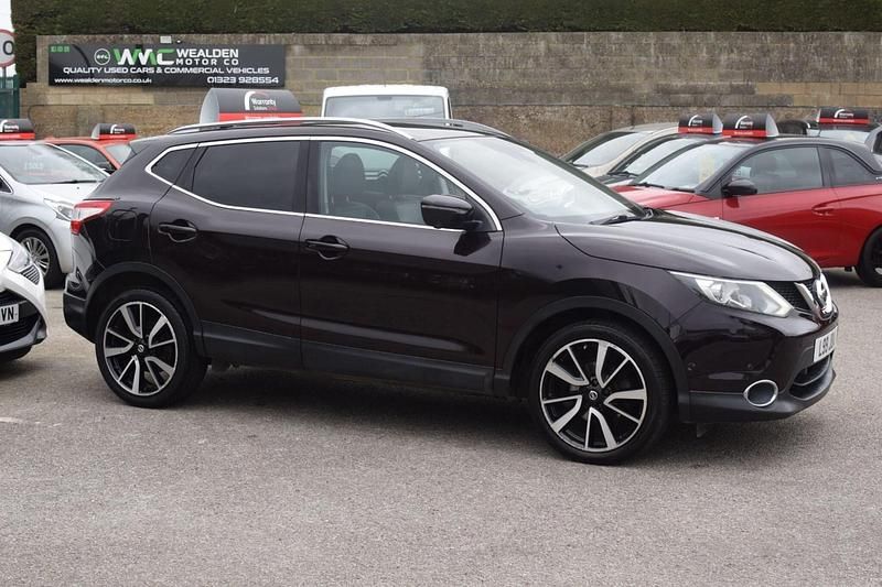 Used Nissan Qashqai Tekna 115 HP (84 kW) 2015 Black SUV