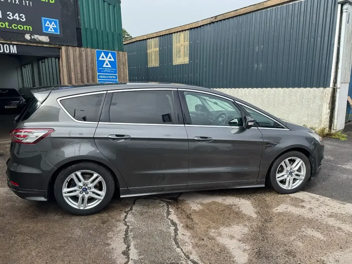 Used Ford S-MAX Sport 180 HP (132 kW) 2016 Grey MPV