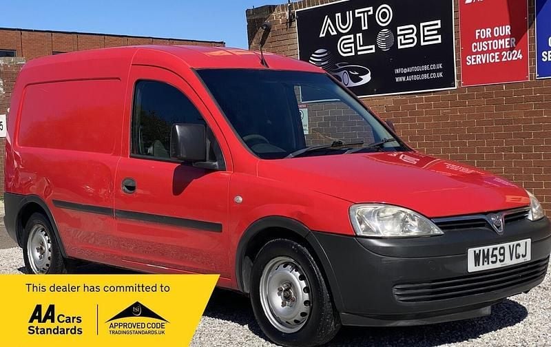 Used Vauxhall Combo 75 HP (55 kW) 2010 Red MPV