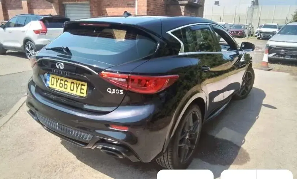 Used Infiniti Q30 Sport Tech 109 HP (80 kW) 2017 Black Hatchback