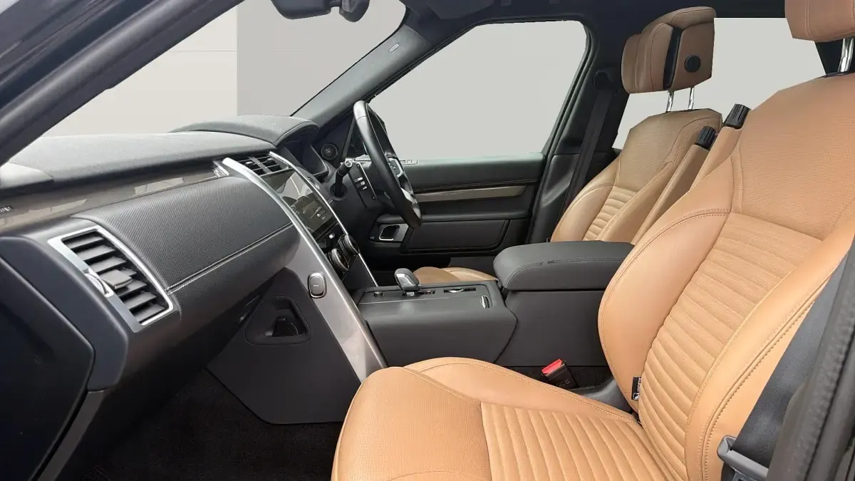 Used Land Rover Discovery 300 HP (220 kW) 2023 Santorini black SUV