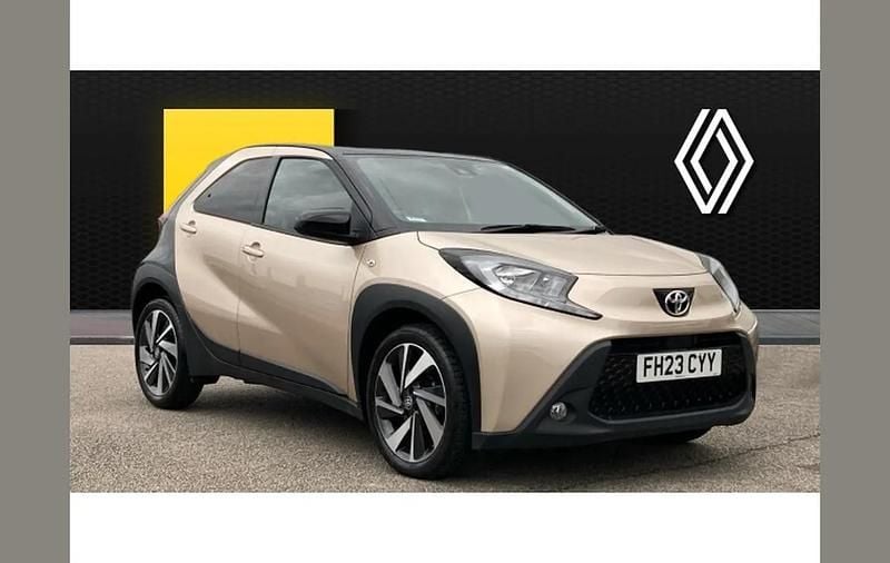 Used Toyota Aygo X 72 HP (52 kW) 2023 Beige SUV