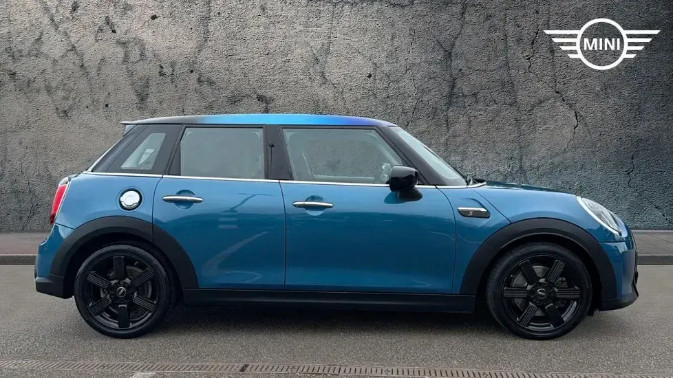 Begagnad Mini Cooper S Classic 176 HK (129 kW) 2021 Blå Halvkombi