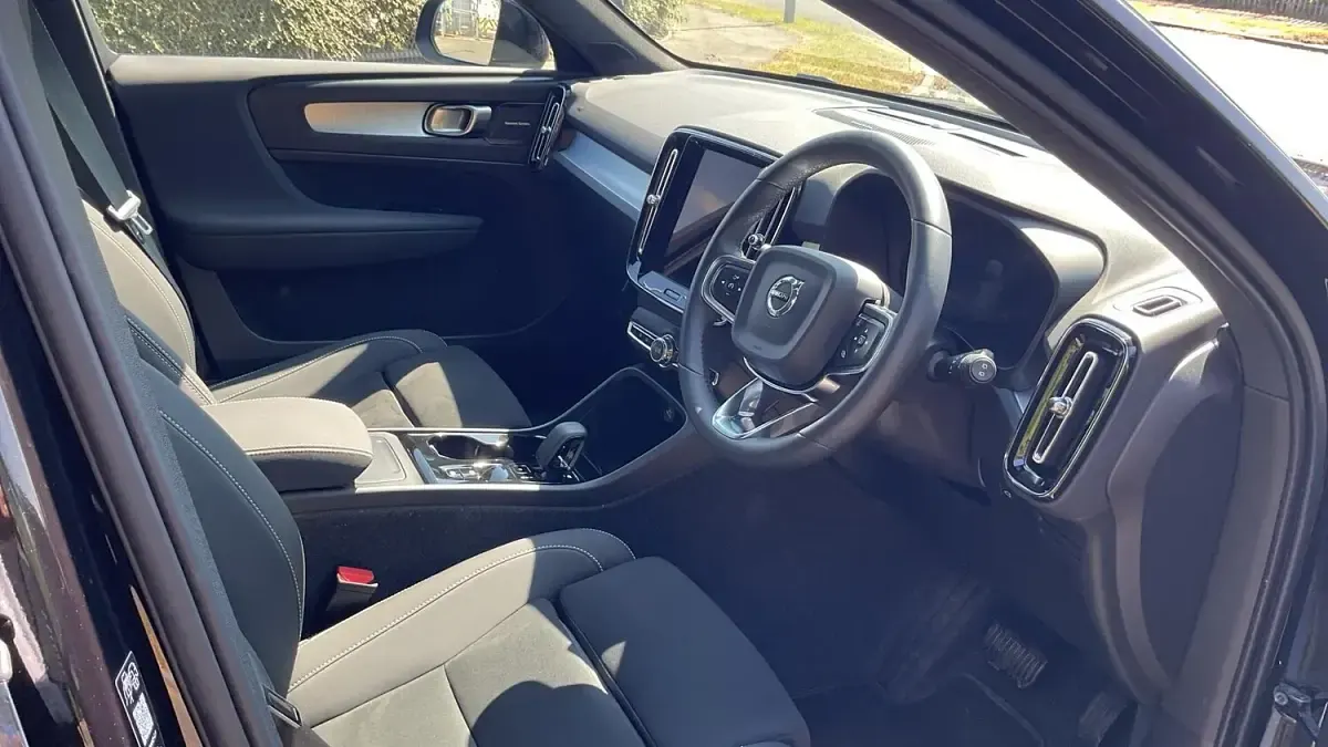 Used Volvo XC40 Plus 194 HP (142 kW) 2025 Black SUV