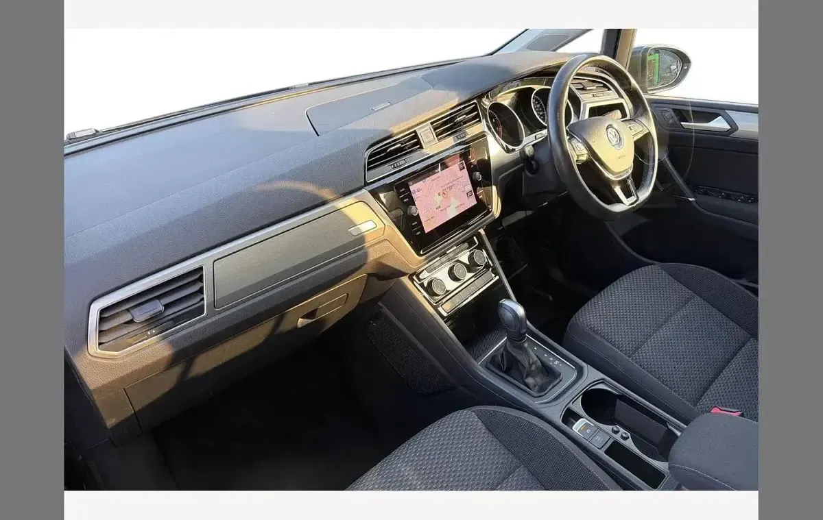 Usado VW Touran Family 150 HP (110 kW) 2019 Cinzento Monovolume