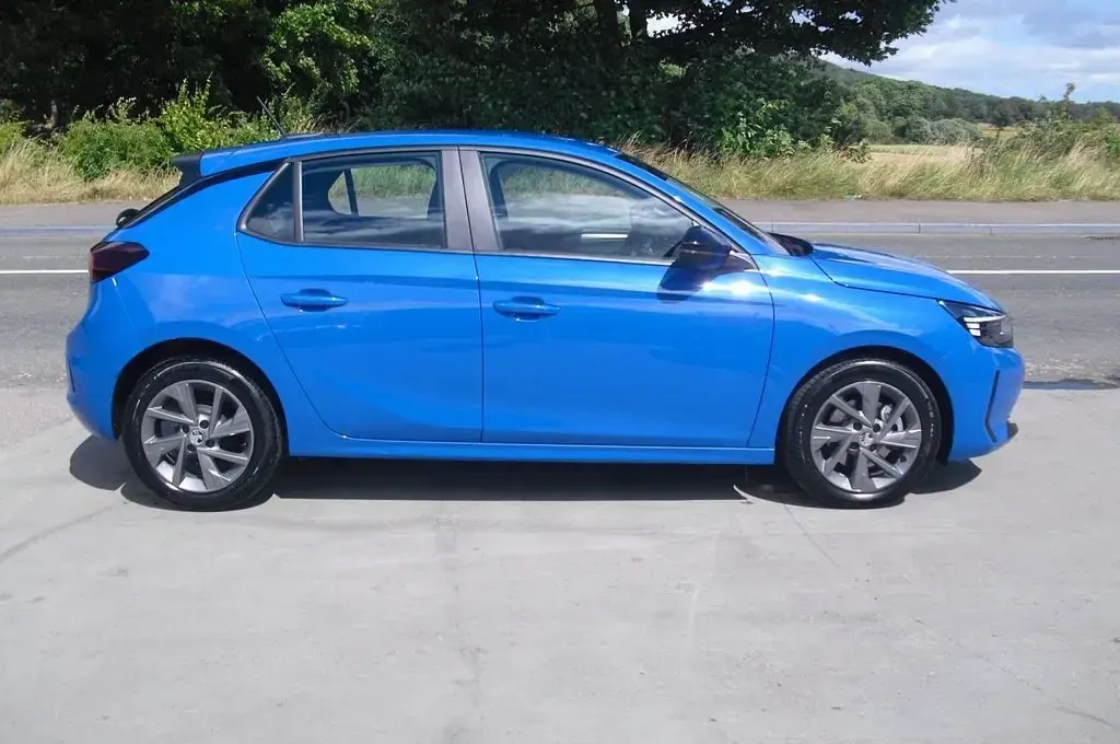 Used Vauxhall Corsa Design Edition 100 HP (73 kW) 2025 Blue Hatchback