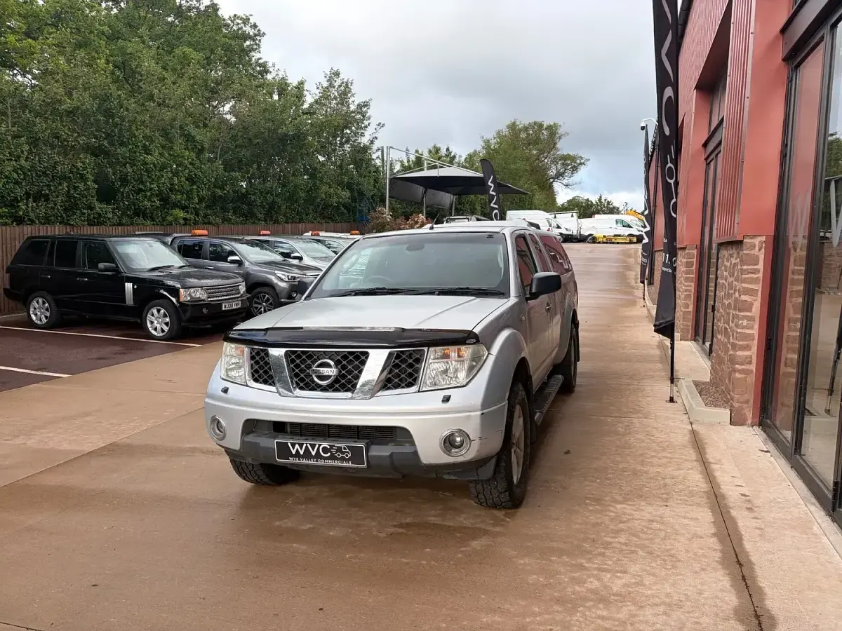 Used Nissan Navara 174 HP (127 kW) 2006 Silver Pickup