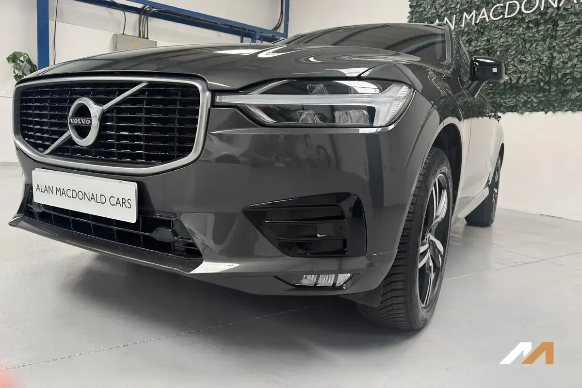Used Volvo XC60 R-Design 187 HP (137 kW) 2019 Grey SUV
