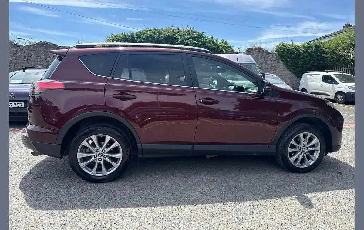 Used Toyota RAV4 149 HP (109 kW) 2017 Red SUV