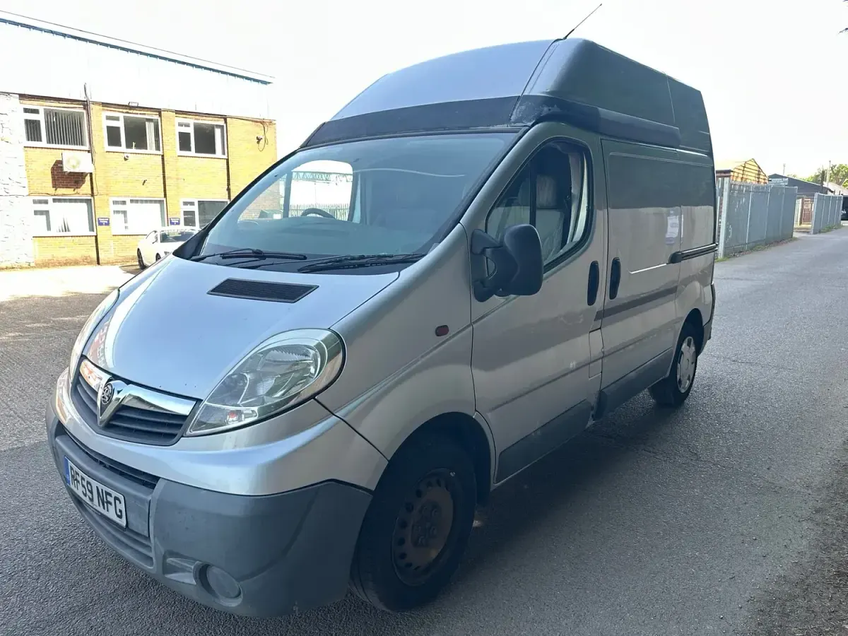 Used Vauxhall Vivaro 90 HP (66 kW) 2010 Silver MPV