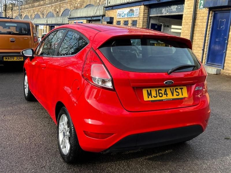Used Ford Fiesta Zetec 82 HP (60 kW) 2014 Red Hatchback