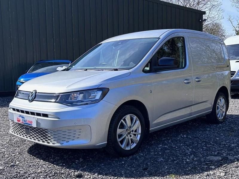 Usado VW Caddy Pro 102 HP (75 kW) 2023 Prateado Monovolume